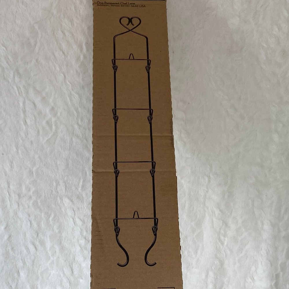 The Pampered Chef 2935 Stoneware Mold Holder Plate Hanger Retired - Metal NIB